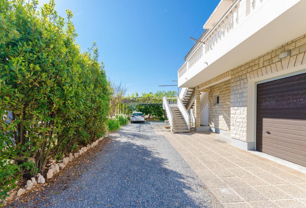 Apartments Slavica R Banjol Exterior foto