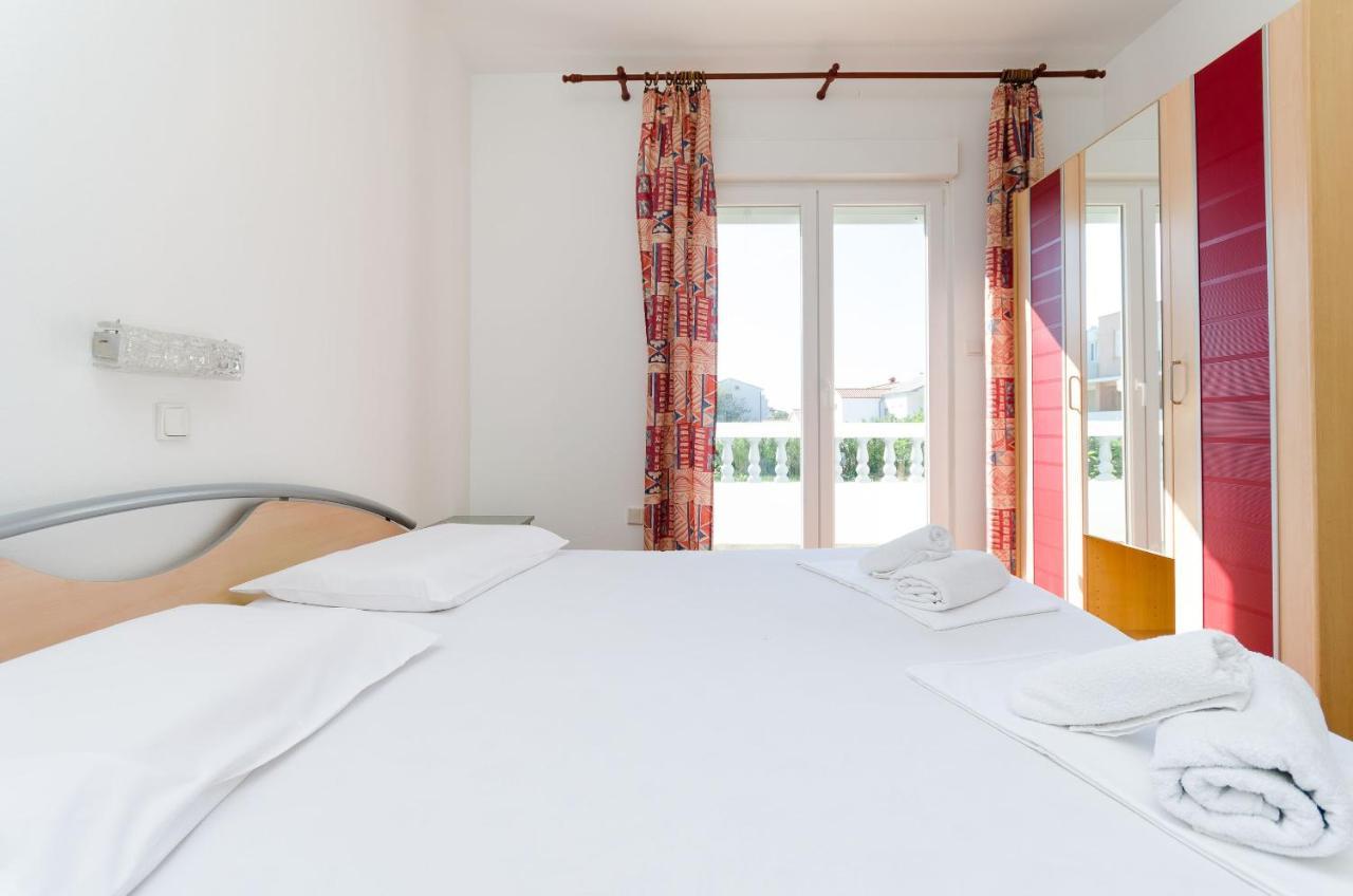 Apartments Slavica R Banjol Exterior foto