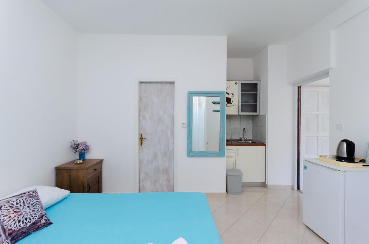 Apartments Slavica R Banjol Exterior foto